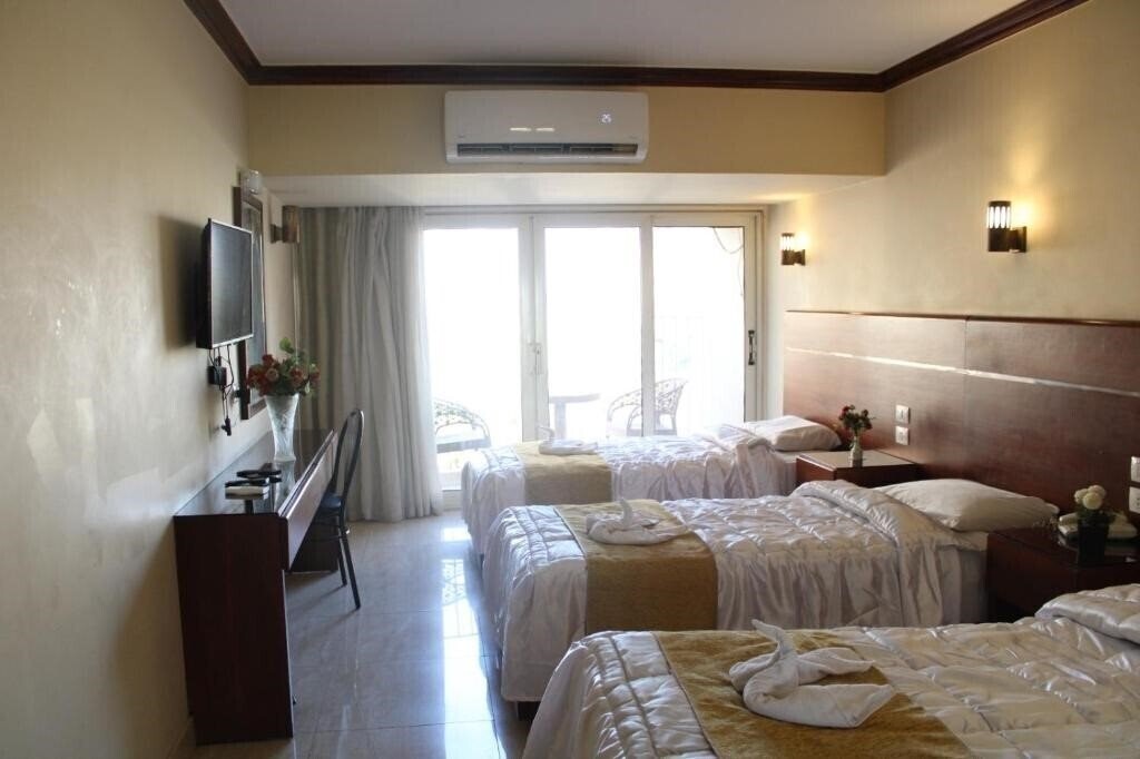 Фото Pharaohs Hotel 3*