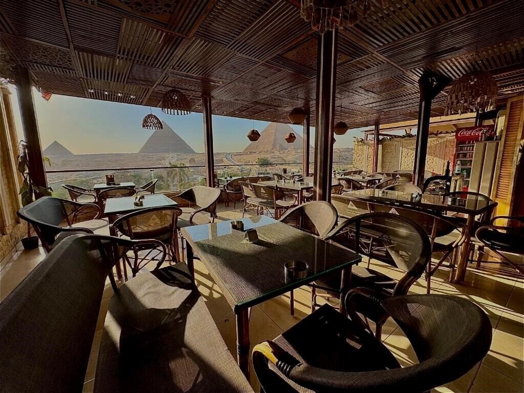 Отель Sahara Pyramids Inn 3*