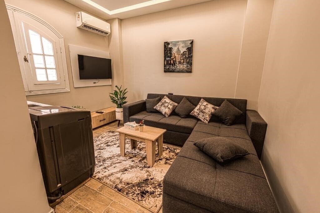 Изображение Golden House 2*