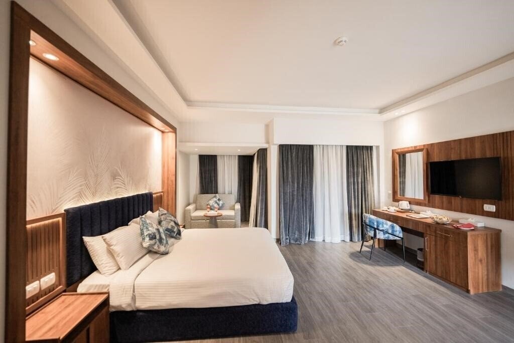 Фото Golden Beach Resort (ex. Movie Gate) 4*