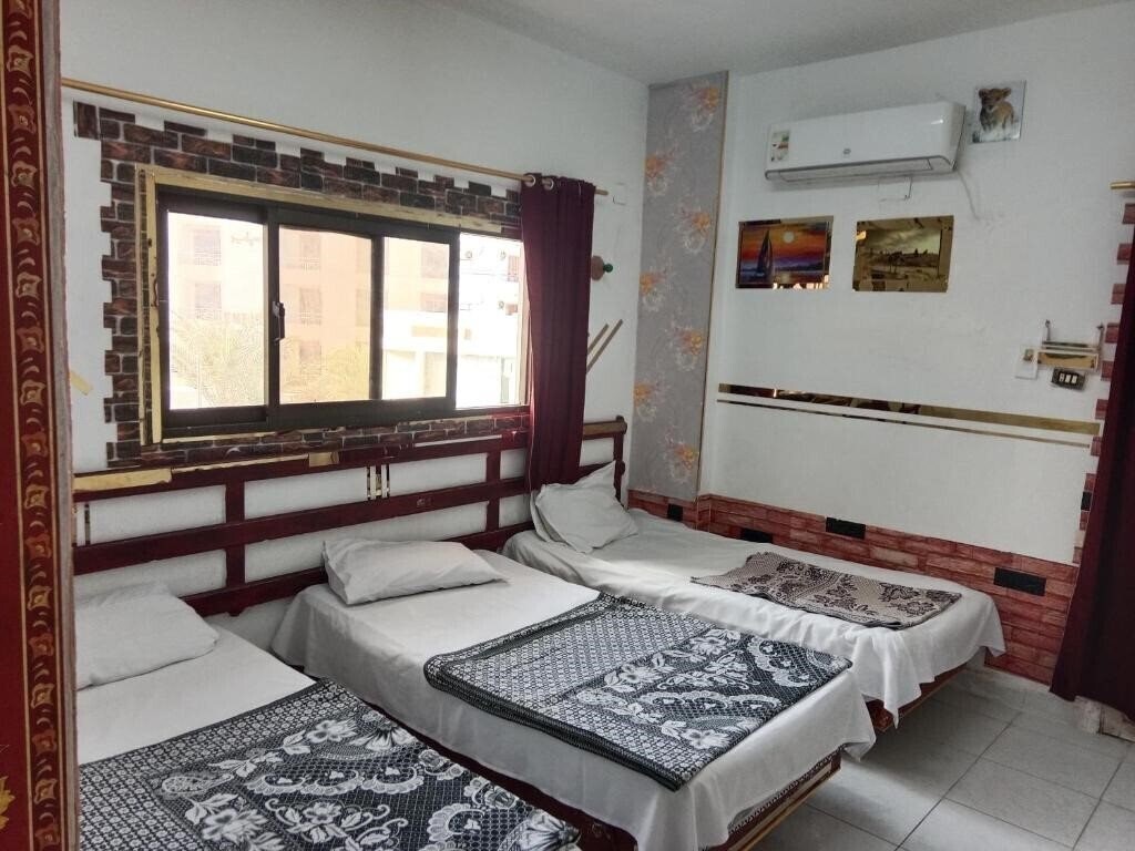 Отель 4 Seasons Hotel 3*