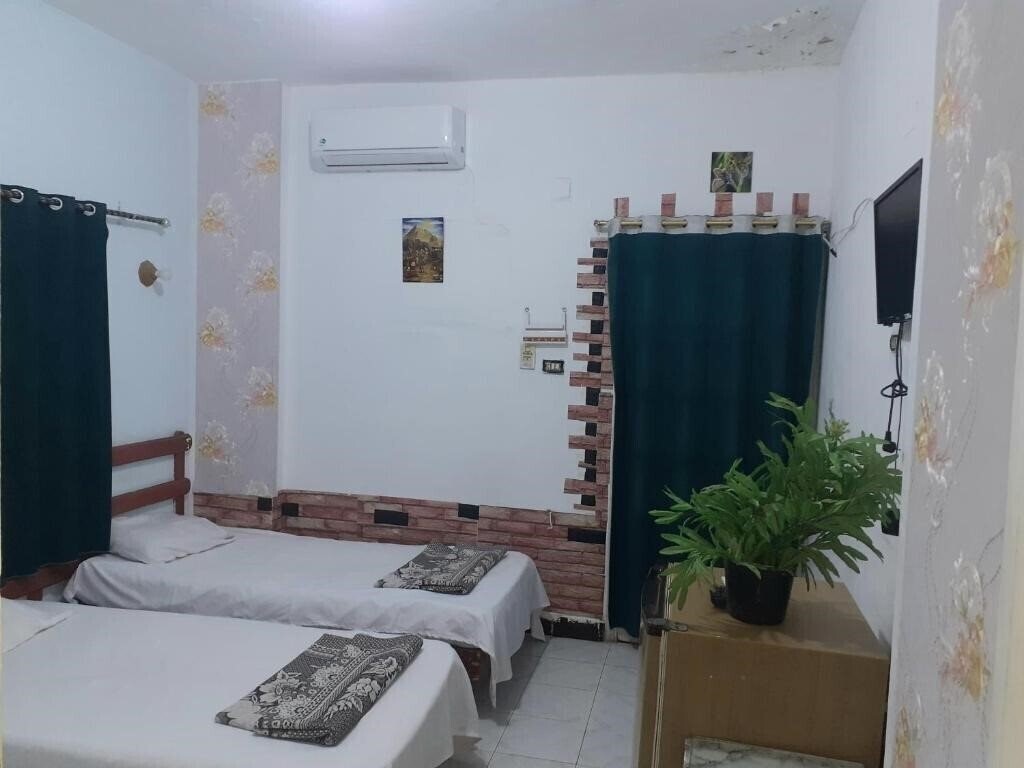 Фото 4 Seasons Hotel 3*