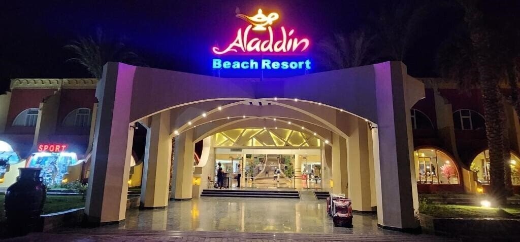 Отель Aladdin Beach Resort 4*