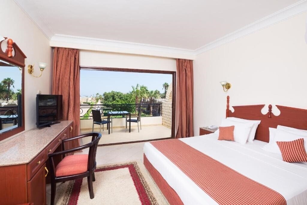 Фотография Aladdin Beach Resort 4*