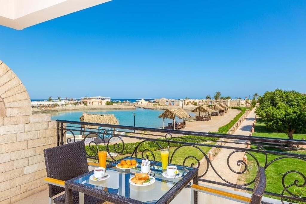Изображение Aladdin Beach Resort 4*
