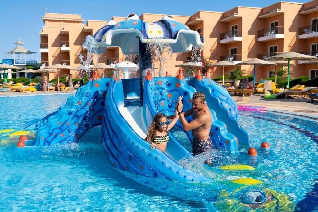 Отель The Three Corners Sunny Beach Resort 4*