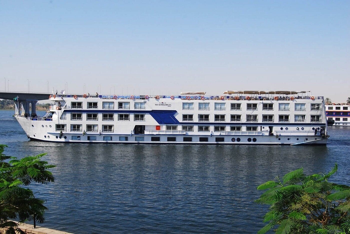 Отель Semiramis III 5*