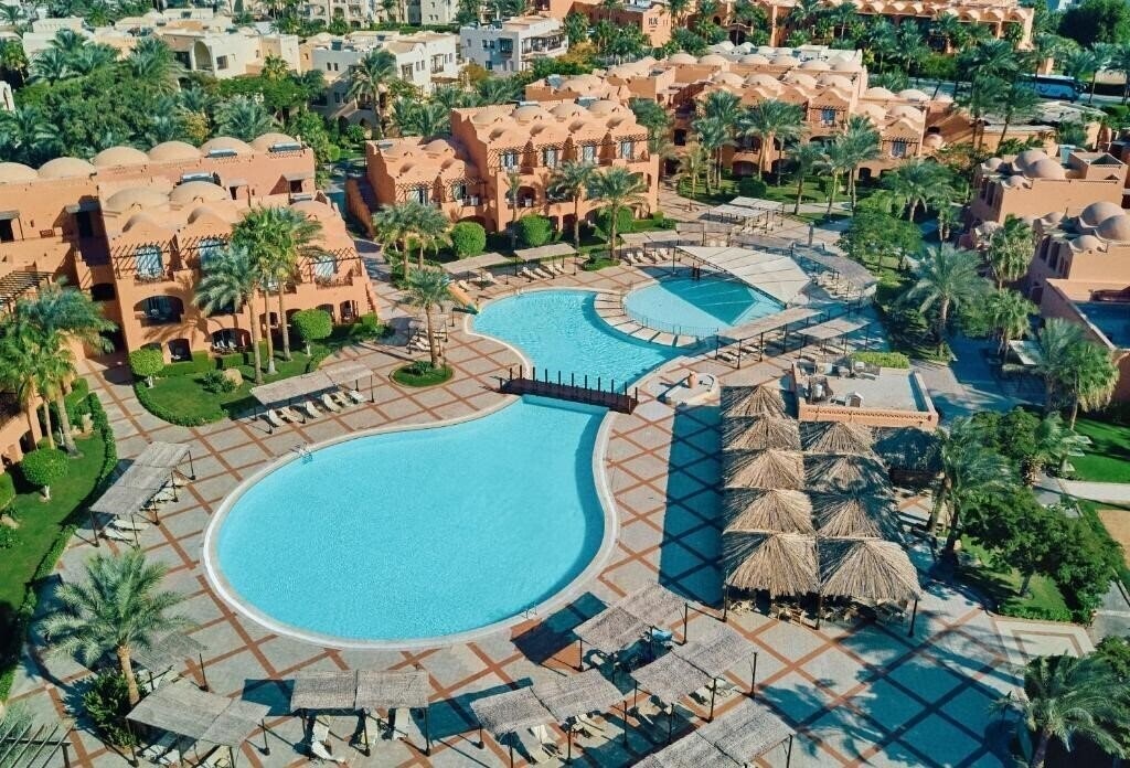 Отель Jaz Makadi Oasis Resort & Club 5*