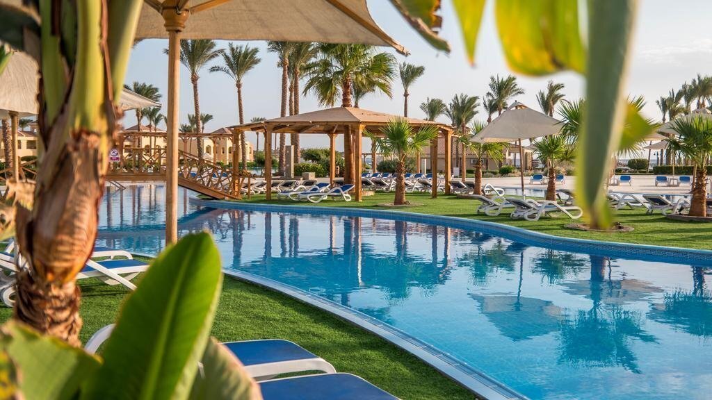 Отель Cleopatra Luxury Resort Makadi Bay 5*