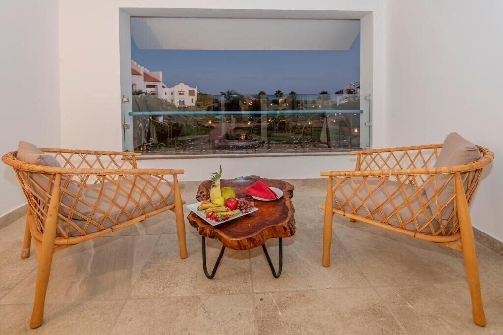 Картинка Lahami Bay Beach Resort & Gardens 4*