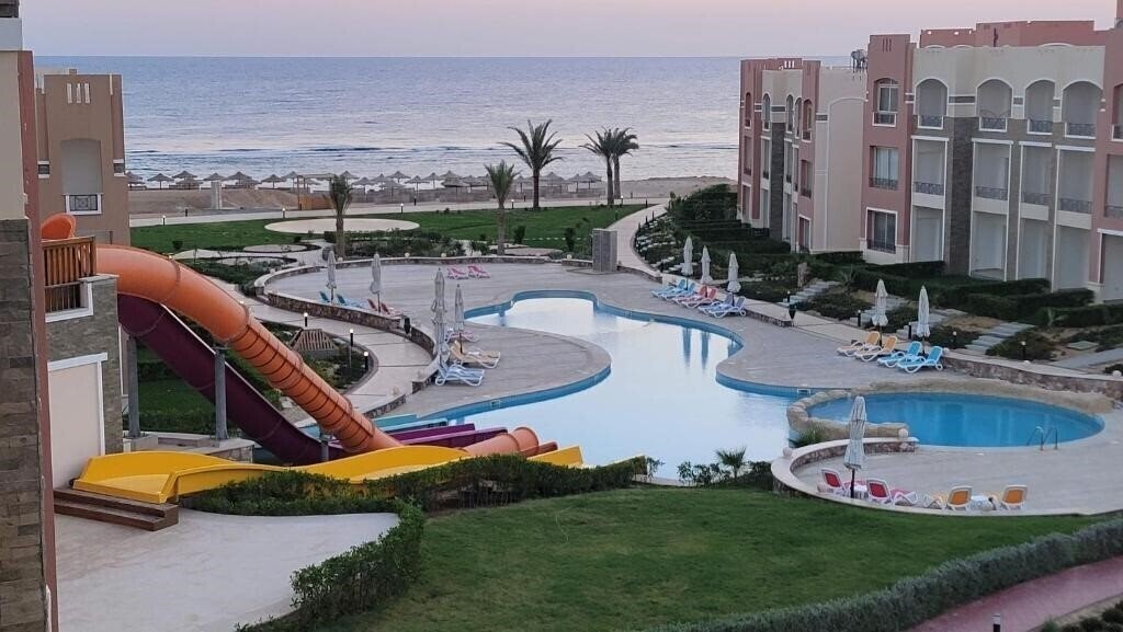 Отель Oyster Bay Beach Resort & SPA Luxury Serviced Condo 4*