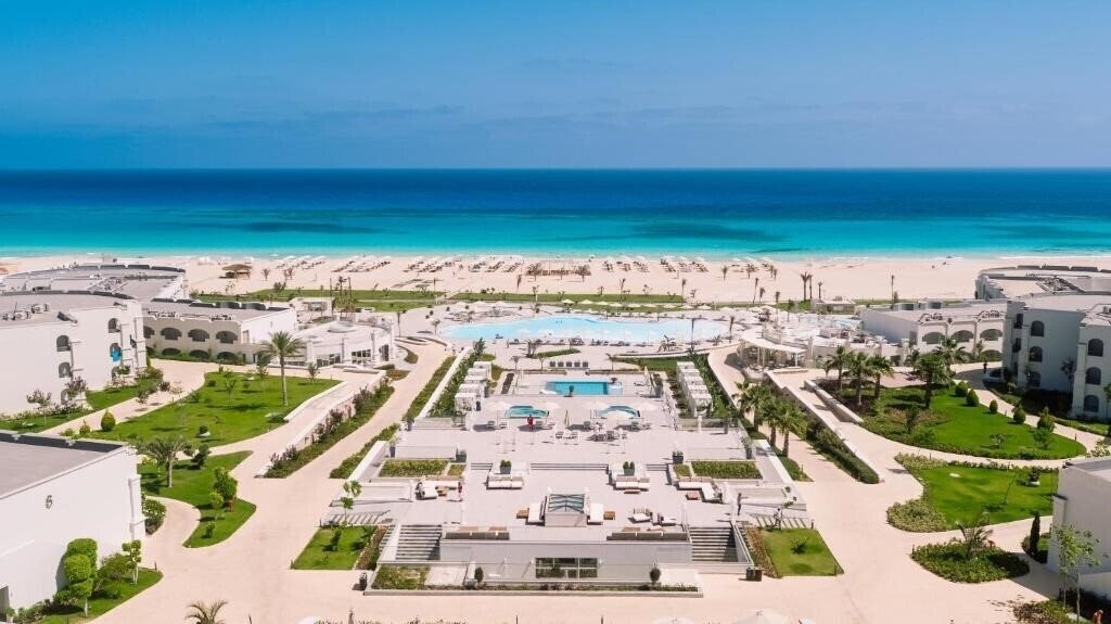 Отель Cleopatra Luxury Resort Sidi Henish 5*