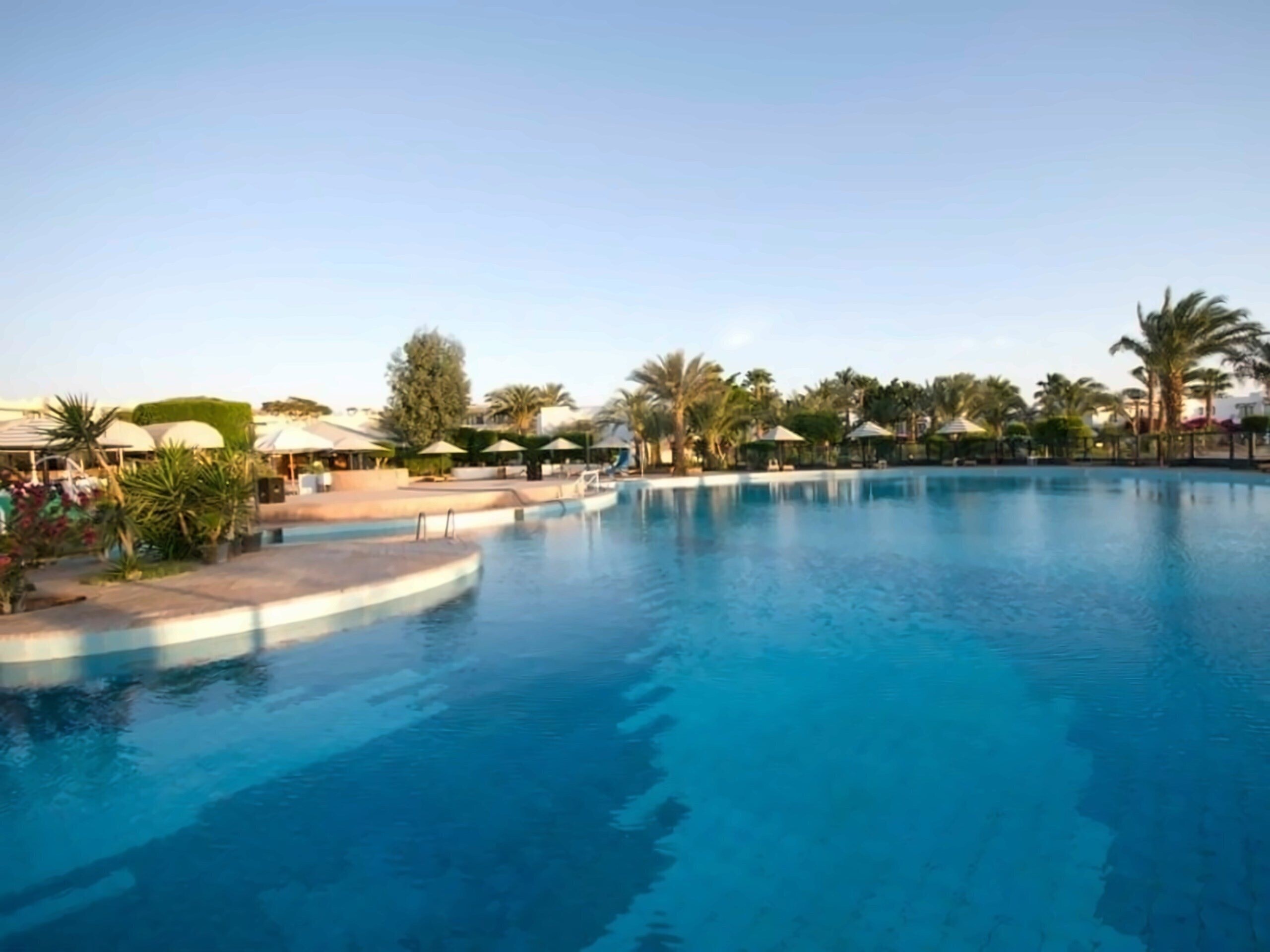 Отель Lotus Bay Resort (ex. Lotus Bay Beach Resort, Lotus Bay Beach Resort & Gardens) 4*