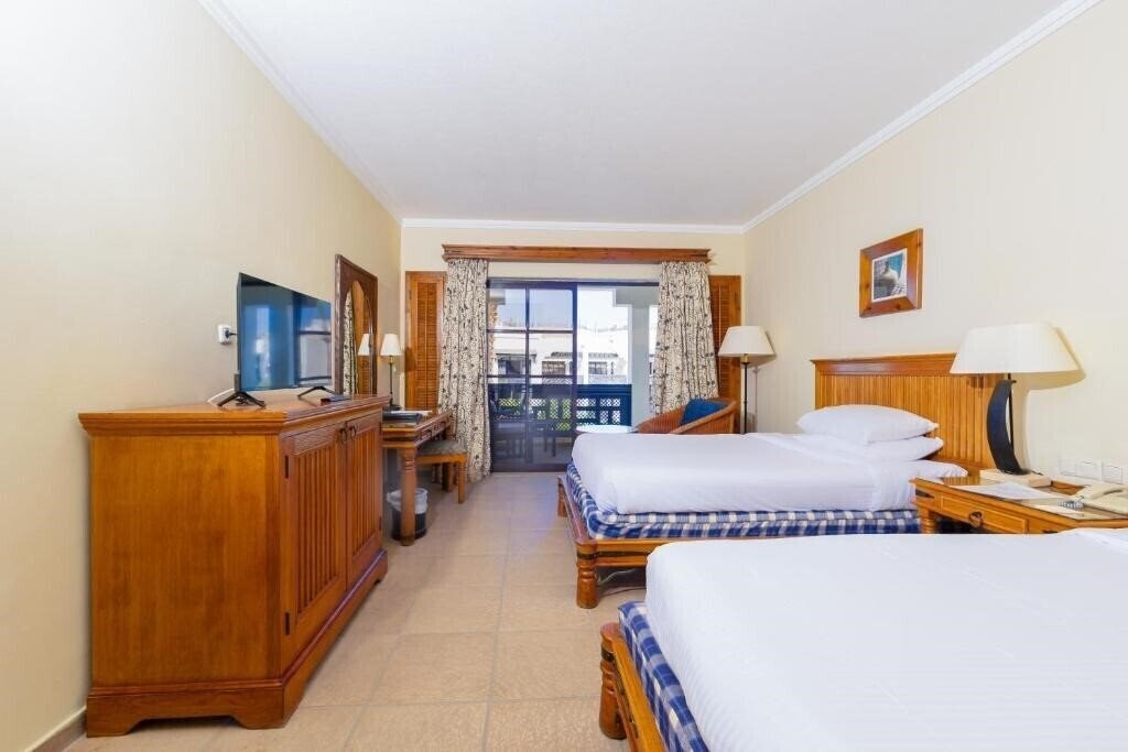 Фото Sharm Resort Hotel (ex. Sharm Plaza, Crowne Plaza Resort) 4*