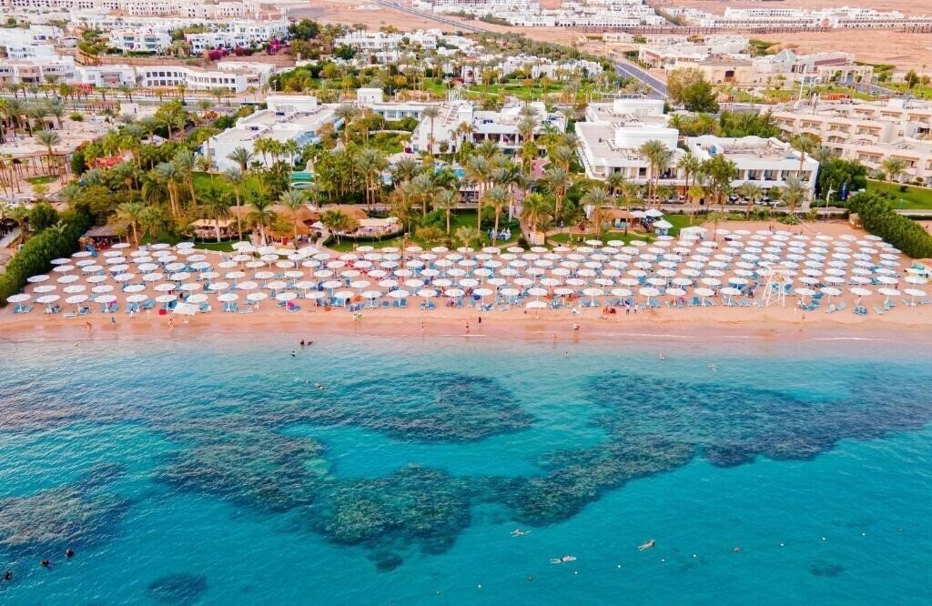 Отель Novotel Beach 5*