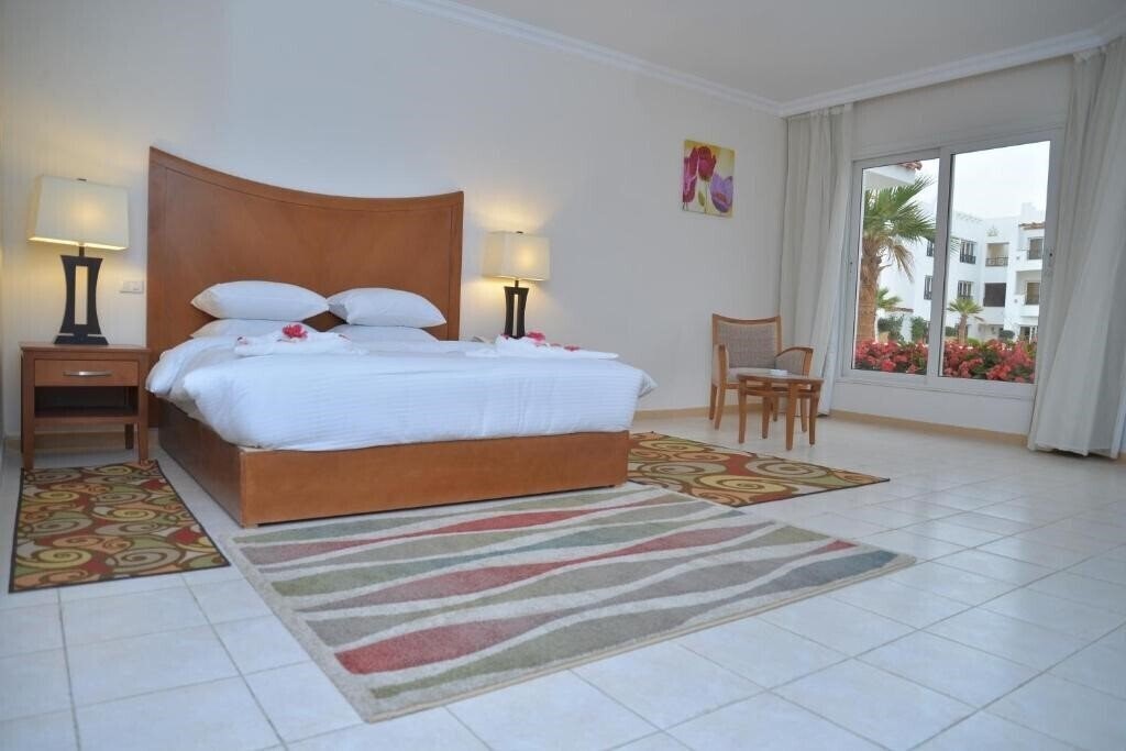 Фото Old Vic Sharm Resort 4*