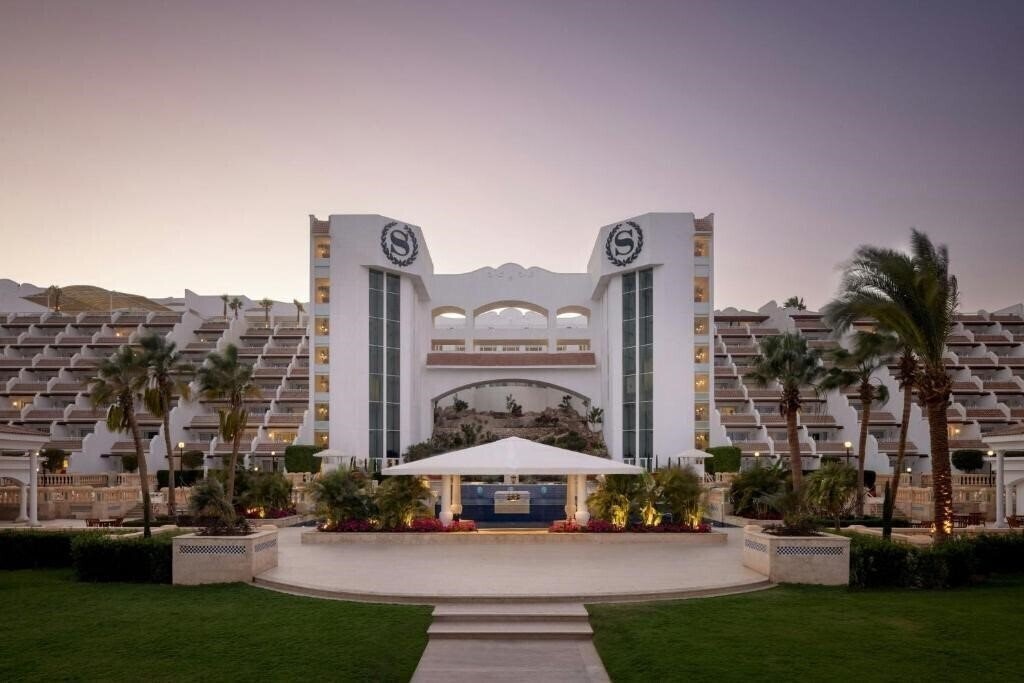 Отель Sheraton Sharm Hotel, Resort & Villas 5*