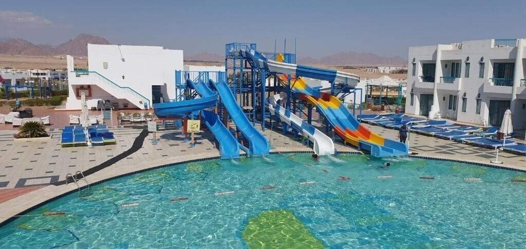 Отель Sharm Holiday Resort 4*