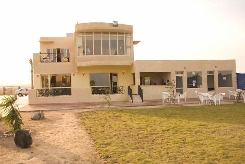 Отель Yara Beach Club Hotel 3*