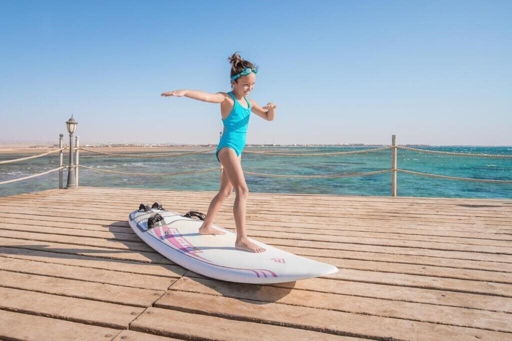 Отель Amwaj Beach Club Resort (ex. Amwaj Blue Beach Resort, Pickalbatros Beach Club) 4*