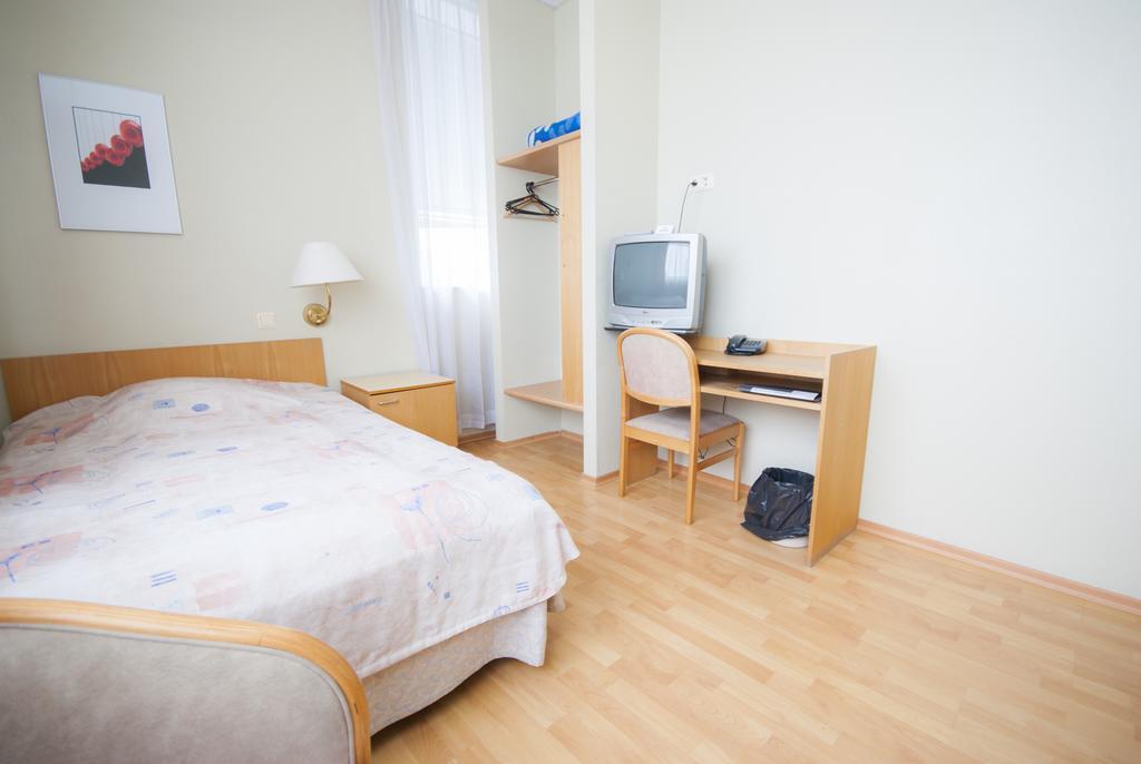 Отель Tatari 53 2*