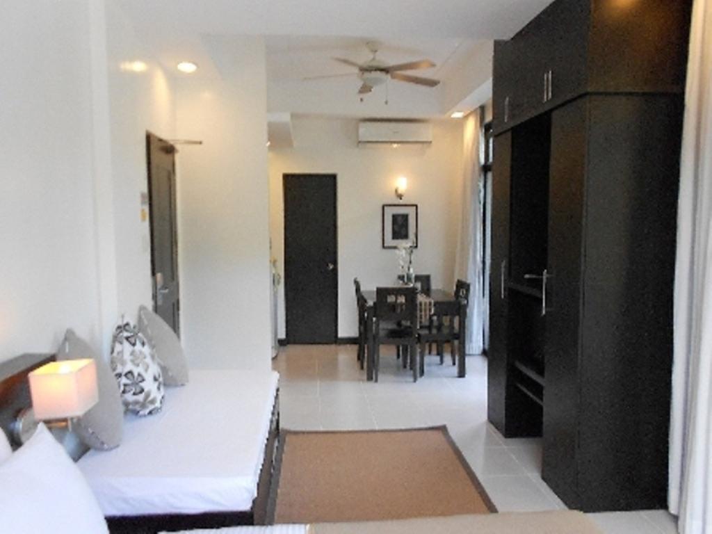 Отель One Crescent Place Hotel 4*