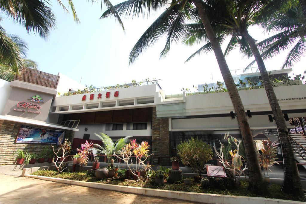 Отель Crown Regency Beach Resort 3*