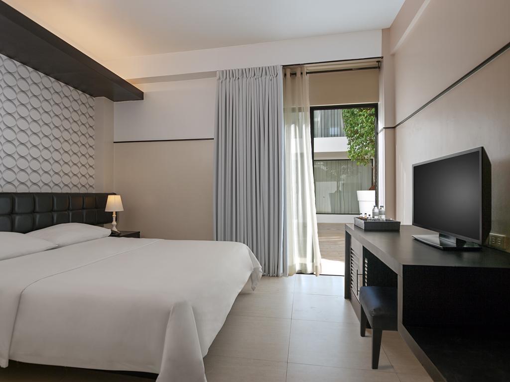 Отель The Tides Boracay 3*