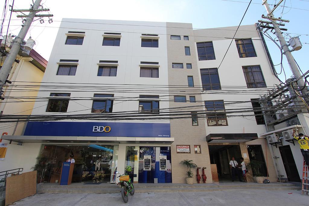 Отель Crown Regency Courtyard Resort 3*