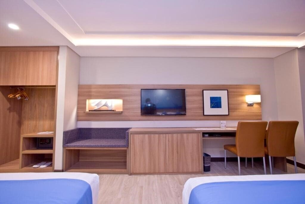 Картинка Crown Regency Makati Hotel 2*