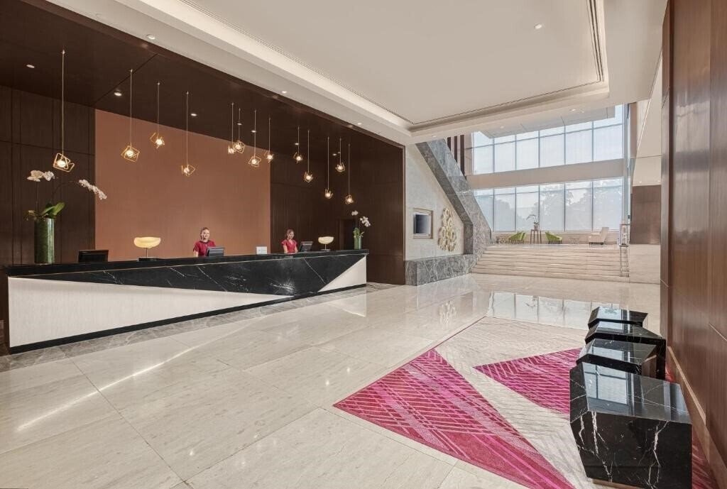 Отель Crowne Plaza Galleria 5*