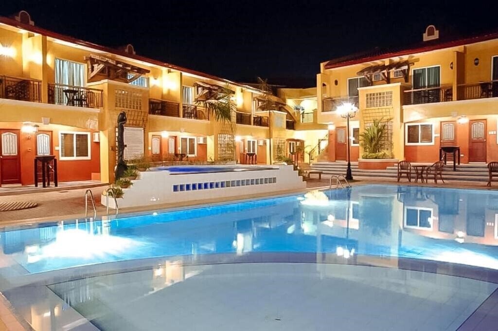 Отель Crown Regency Residences Davao 4*