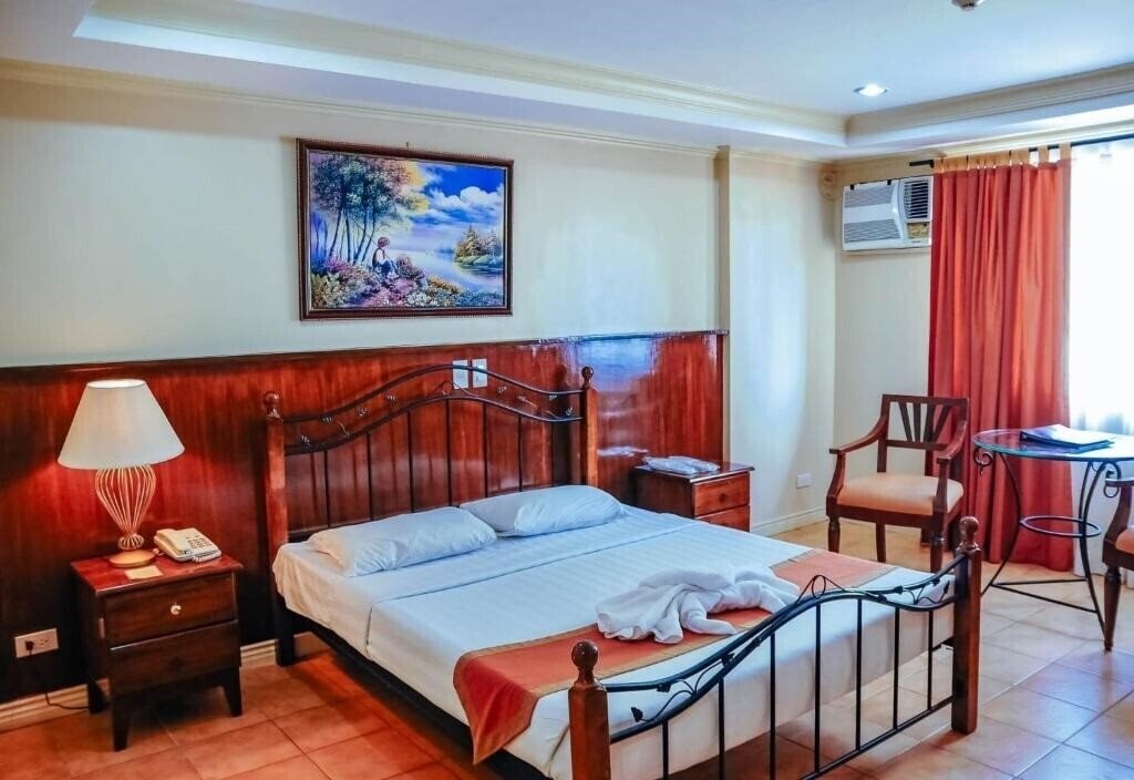 Фото Crown Regency Residences Davao 4*