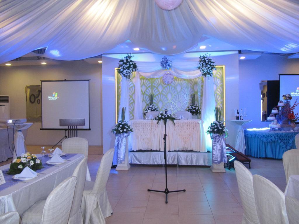 Фото Castle Peak Hotel 3*