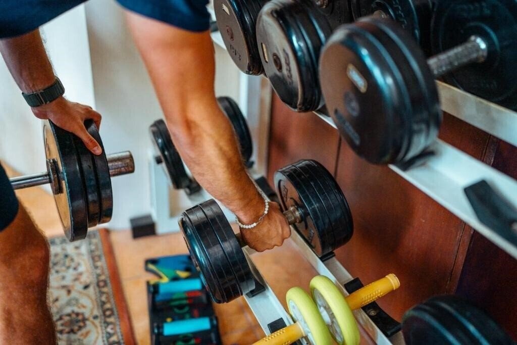 Картинка Sarrosa International Hotel And Residential Suites 3*