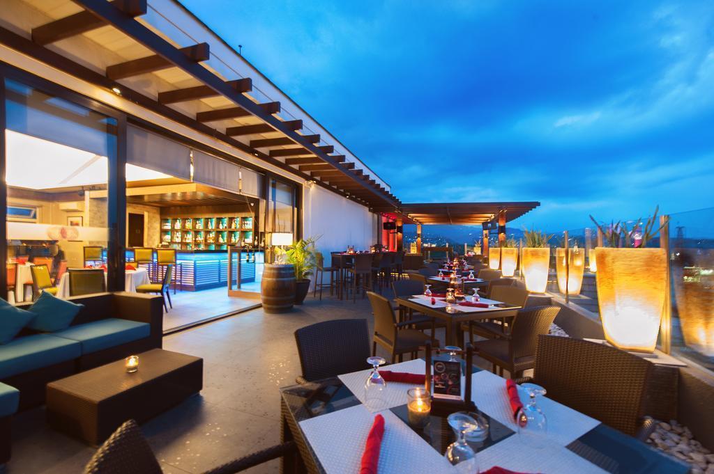 Отель Harolds Hotel 4*