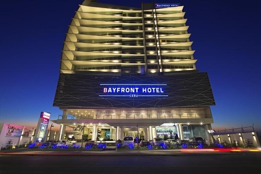 Отель Bayfront Hotel Cebu Capitol Site 3*