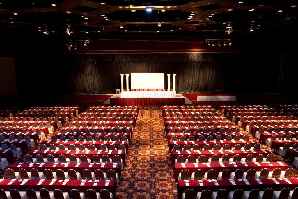 Фото Waterfront Cebu City Hotel & Casino 4*