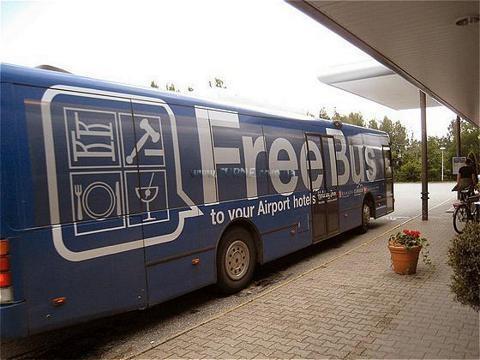 Отель Holiday Inn Garden Court Helsinki Airport 4*