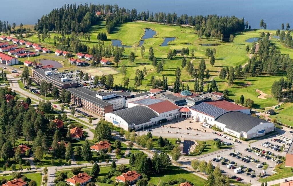 Отель Holiday Club Katinkulta 5*