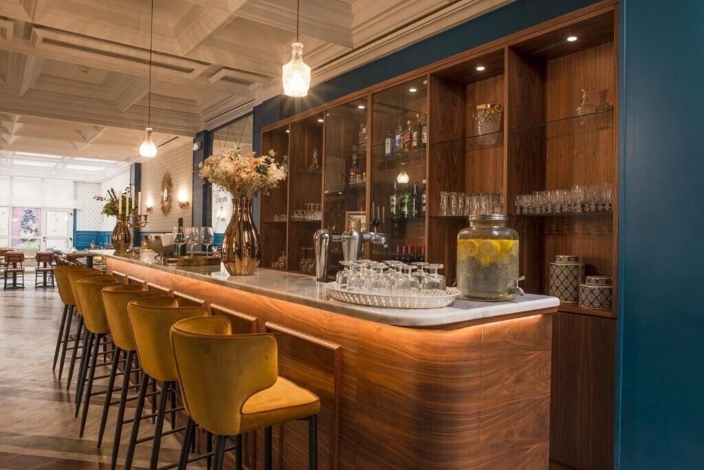 Фото Hotel Le Bristol Avignon (ex. Bristol Avignon) 4*