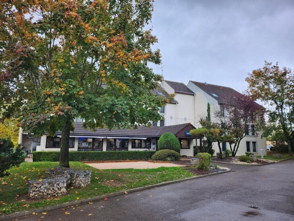 Фото Kyriad Dijon Est Mirande 3*