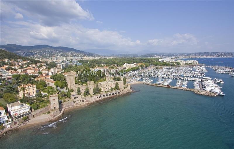 Отель Appart City Cannes Mandelieu 3*