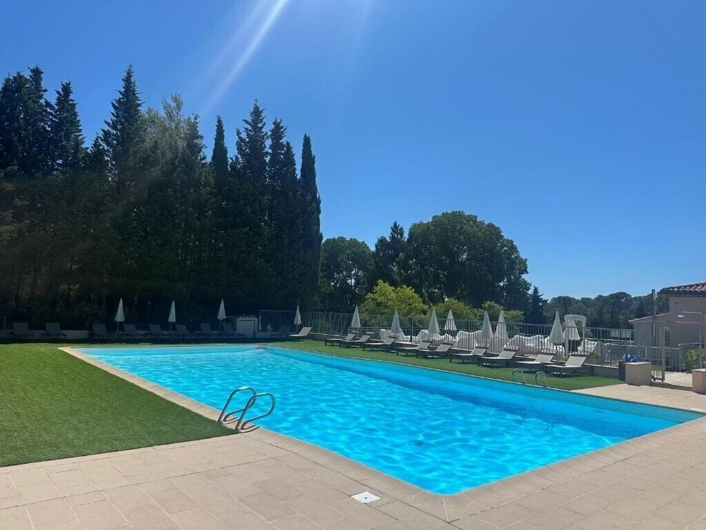 Отель Chateau De La Begude 4*