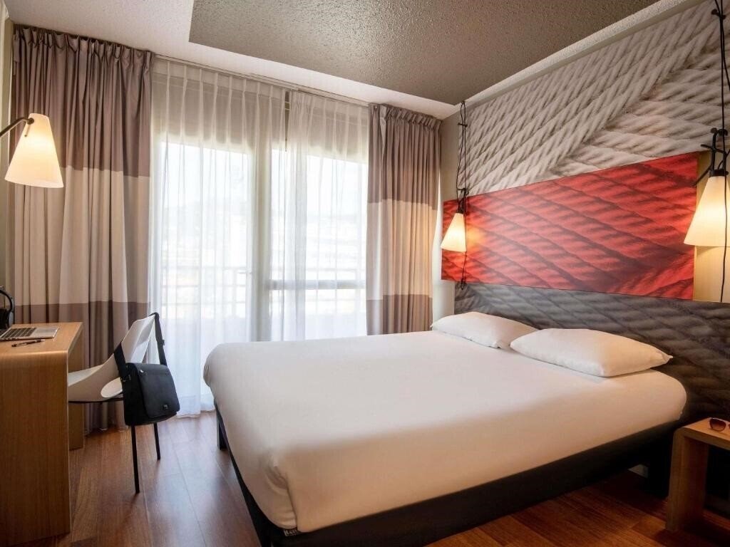 Картинка Ibis Cannes Plage La Bocca 3*