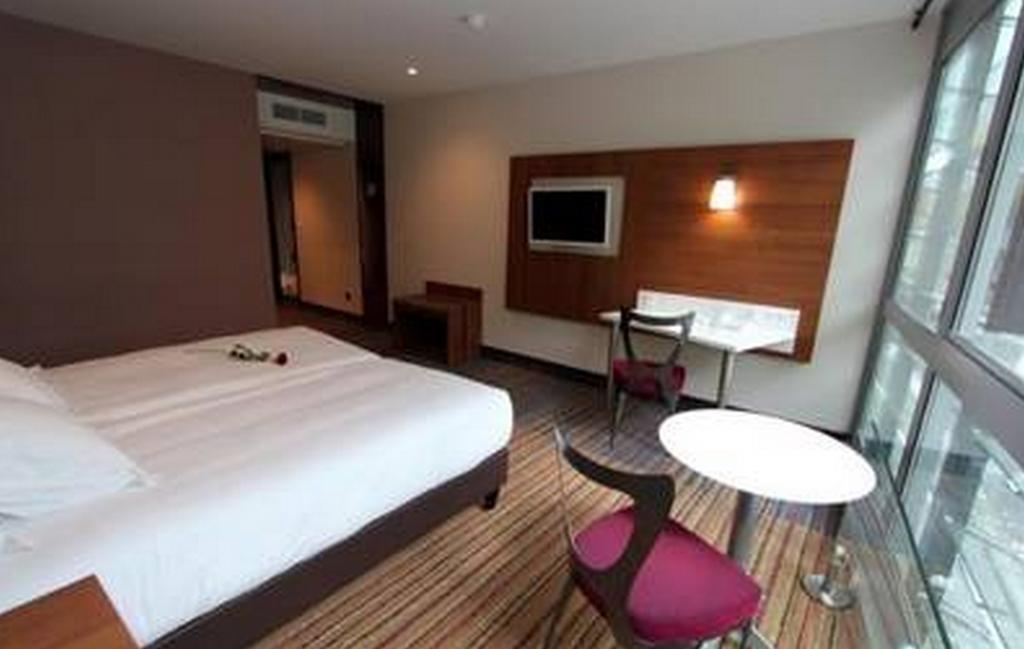 Фото Hotel Lyon-Ouest 3*