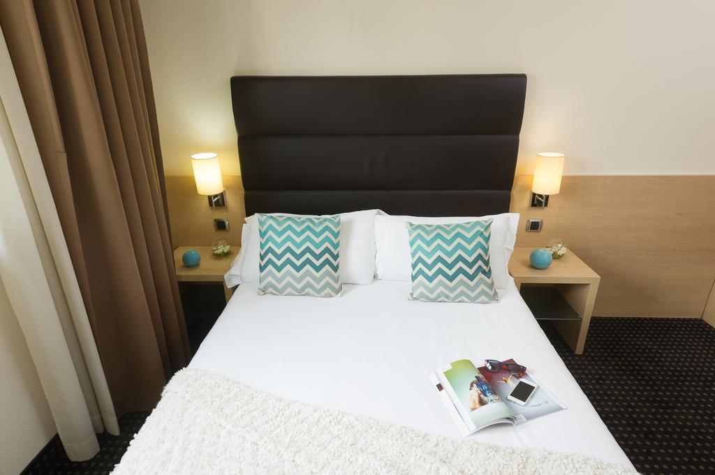 Отель Apogia 4*