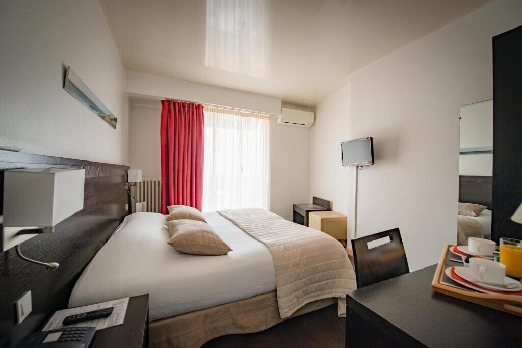 Фото Comte De Nice 2*