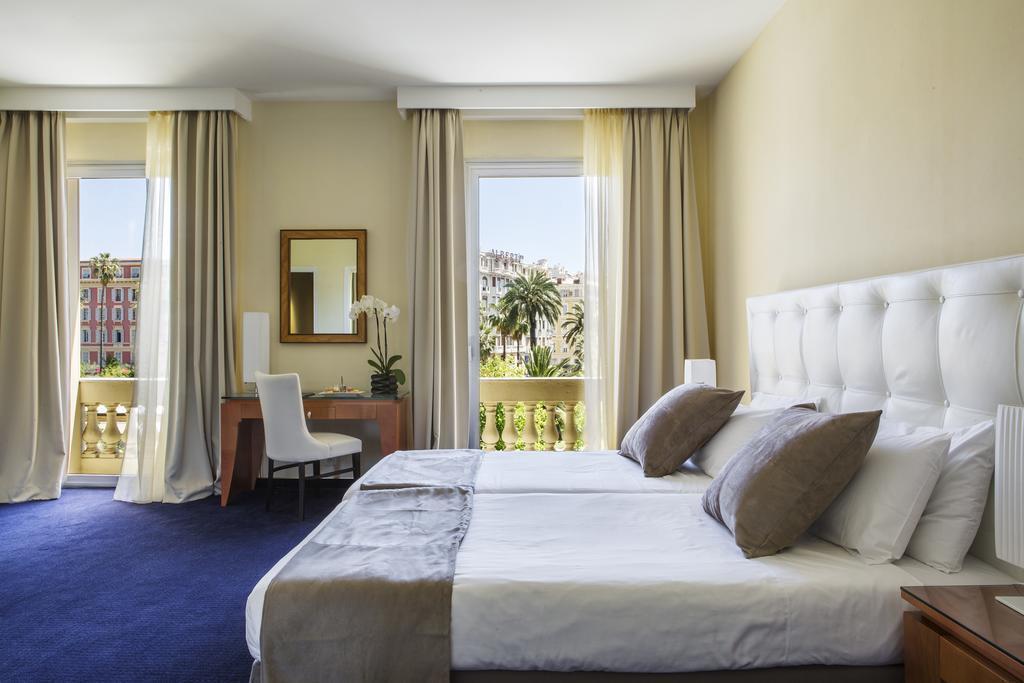 Изображение B4 Plaza 4*