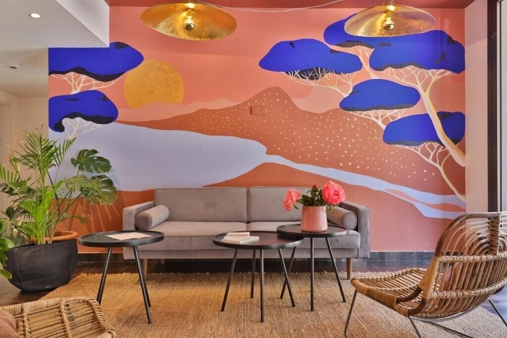 Отель Kyriad Port 3*